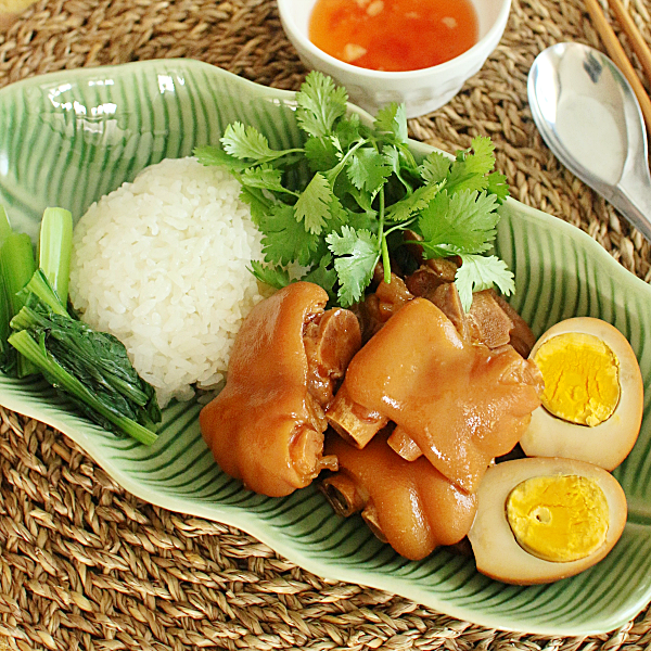 カオカームー（猪脚飯）