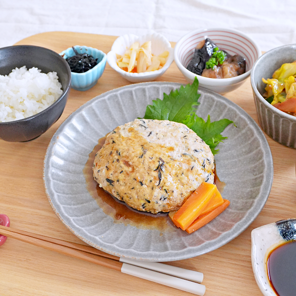 ひじきと豆腐の蒸しハンバーグ